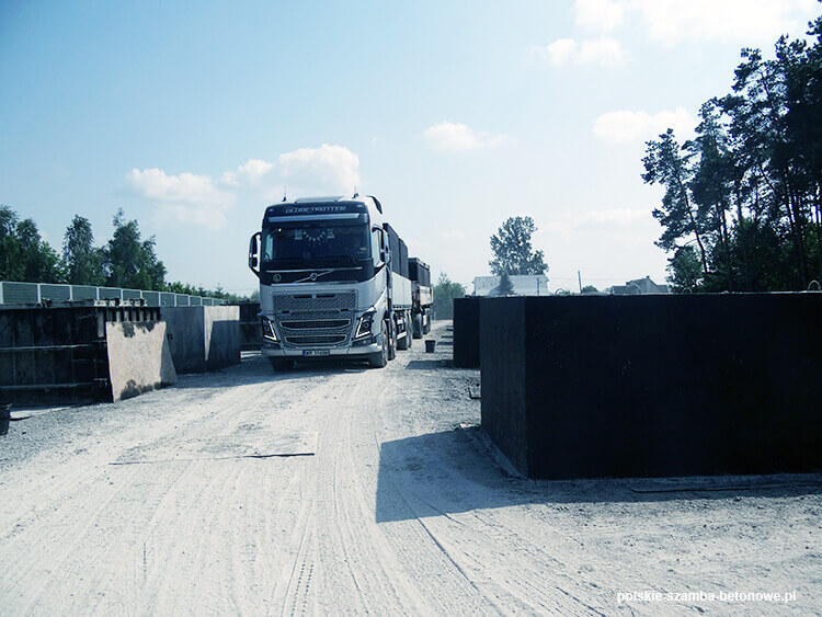 Transport szamb betonowych  w Wieluniu